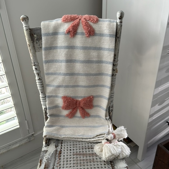 Rachel Zoe | Tufted Bows Oversized Decorative Throw w/Tassels | 50x 70 NWT - Picture 4 of 5